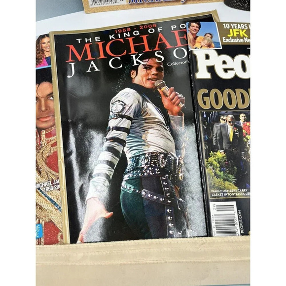 Michael Jackson People Magazine/This Is It His Life in Photos Tribute In Touch - Picture 7 of 14